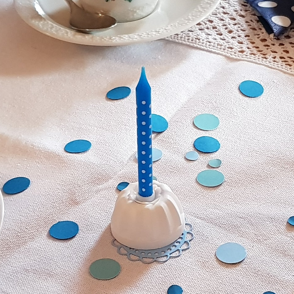 Geburtstagskerzen-Set mit Mini Gugelhupf