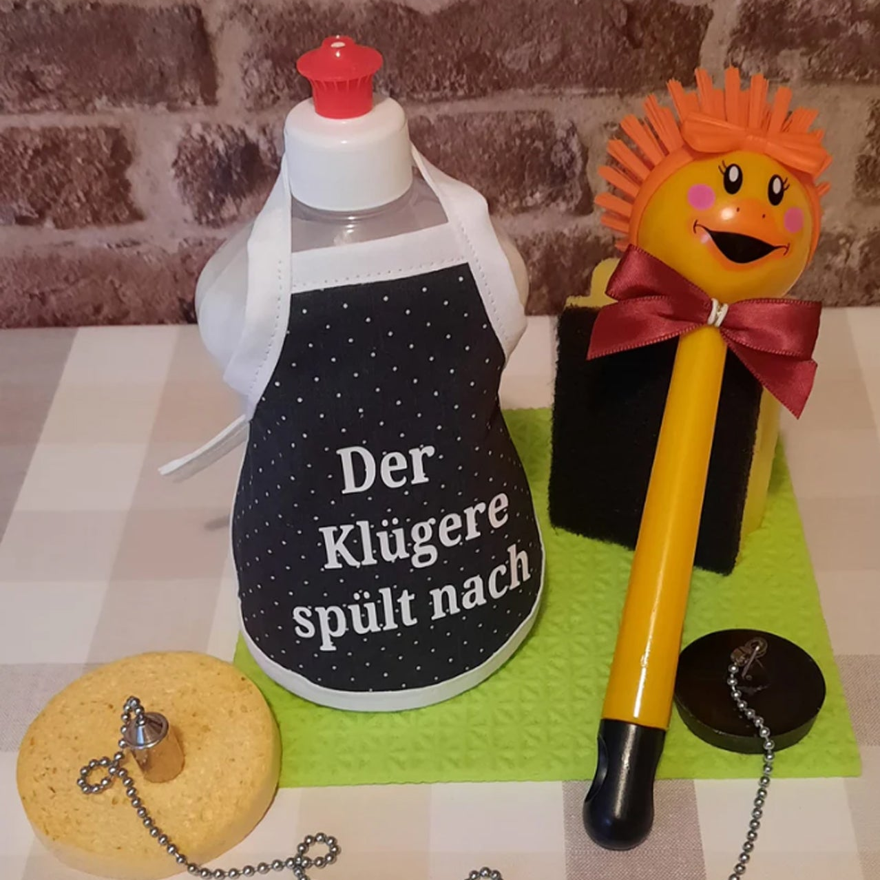 Spülischürze mit Spülmittel